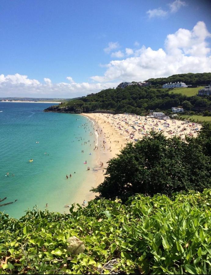 ST IVES- A SUPER STYLISH PRIVATE APARTMENT - King Ensuite Bedroom, Family Bathroom, Double Bunk Cabin Room&Double Sofabed Lounge Kitchen Diner - ABOVE PORTHMINSTER BEACH Exterior foto