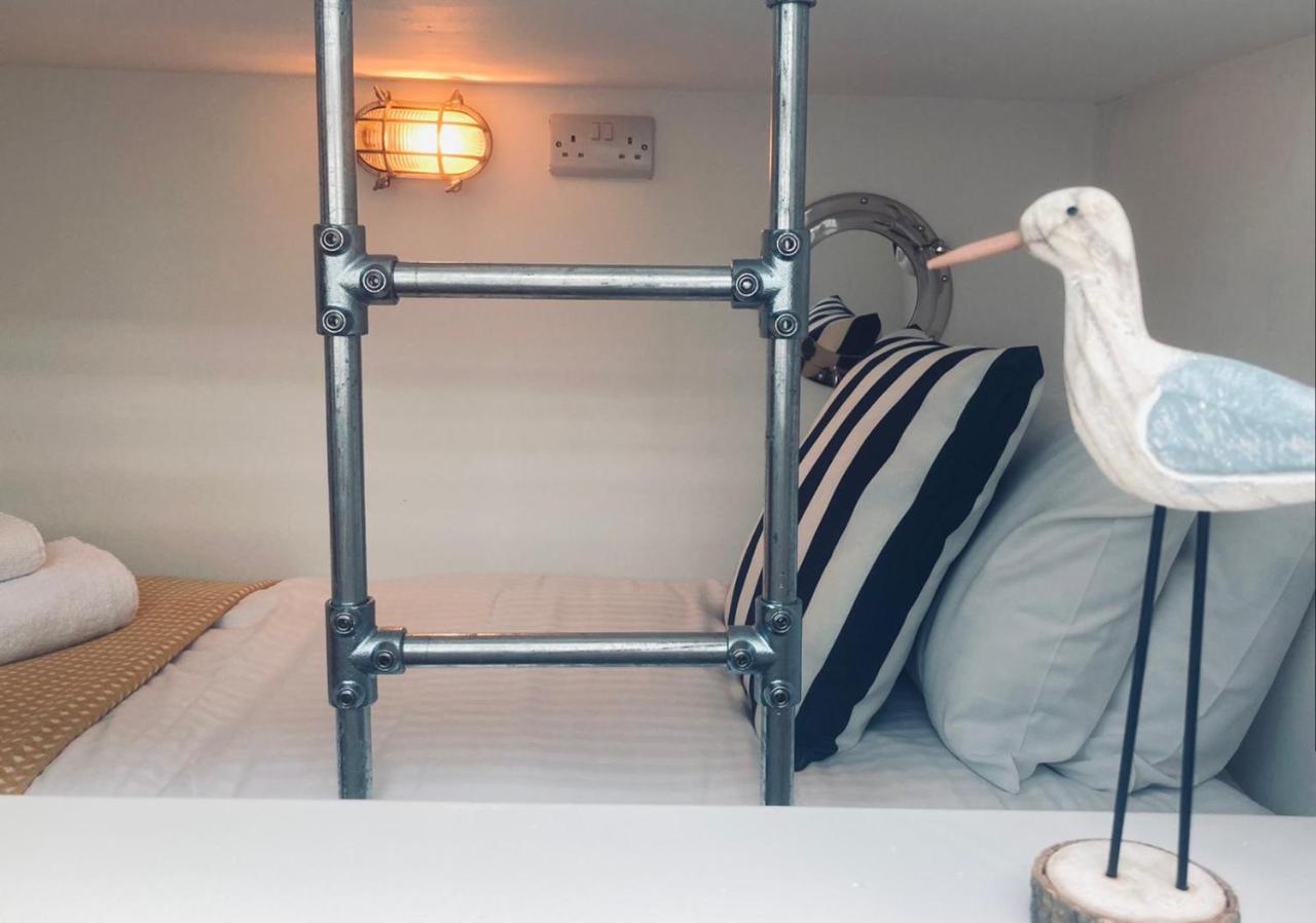 ST IVES- A SUPER STYLISH PRIVATE APARTMENT - King Ensuite Bedroom, Family Bathroom, Double Bunk Cabin Room&Double Sofabed Lounge Kitchen Diner - ABOVE PORTHMINSTER BEACH Exterior foto