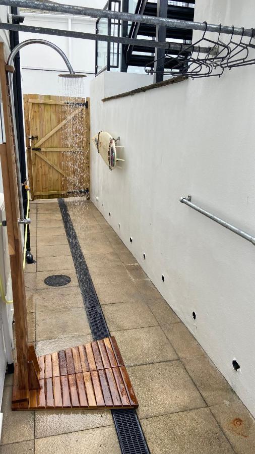 ST IVES- A SUPER STYLISH PRIVATE APARTMENT - King Ensuite Bedroom, Family Bathroom, Double Bunk Cabin Room&Double Sofabed Lounge Kitchen Diner - ABOVE PORTHMINSTER BEACH Exterior foto